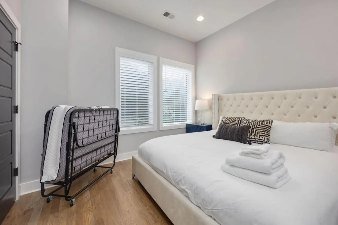 Two Townhomes- Rooftop Lounges- Hot Tub- Game Room Nashville